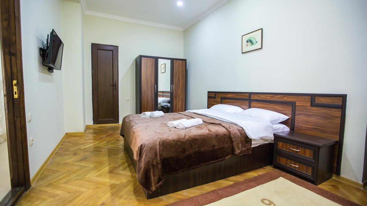 Hotel Cattaleya Batumi Exterior foto